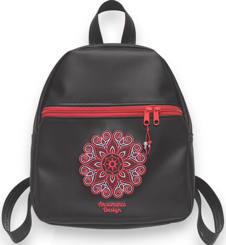 "DORINA-L" hátizsák - Hímzett mandalás, fekete-piros, textilbőr pántokkal (mandala002) 33x27x10