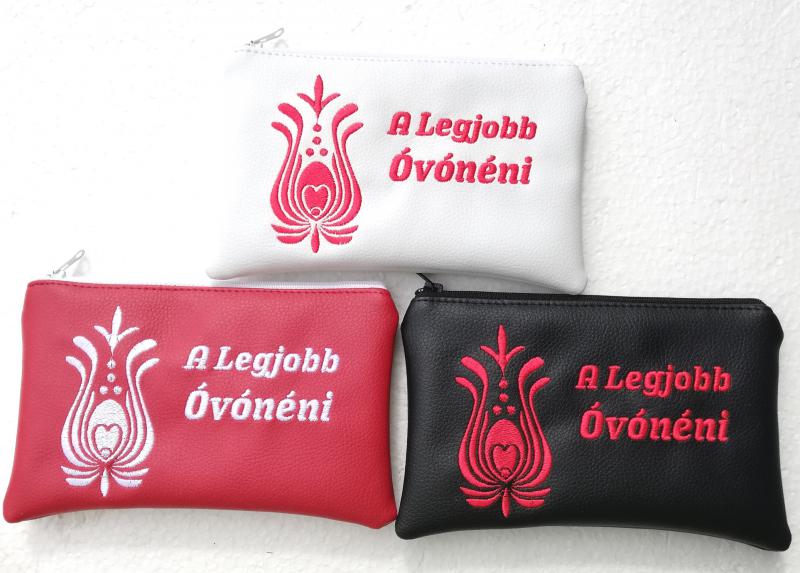 A Legjobb Óvónéni Hímzett neszi,pénztárca,telótartó választható színben