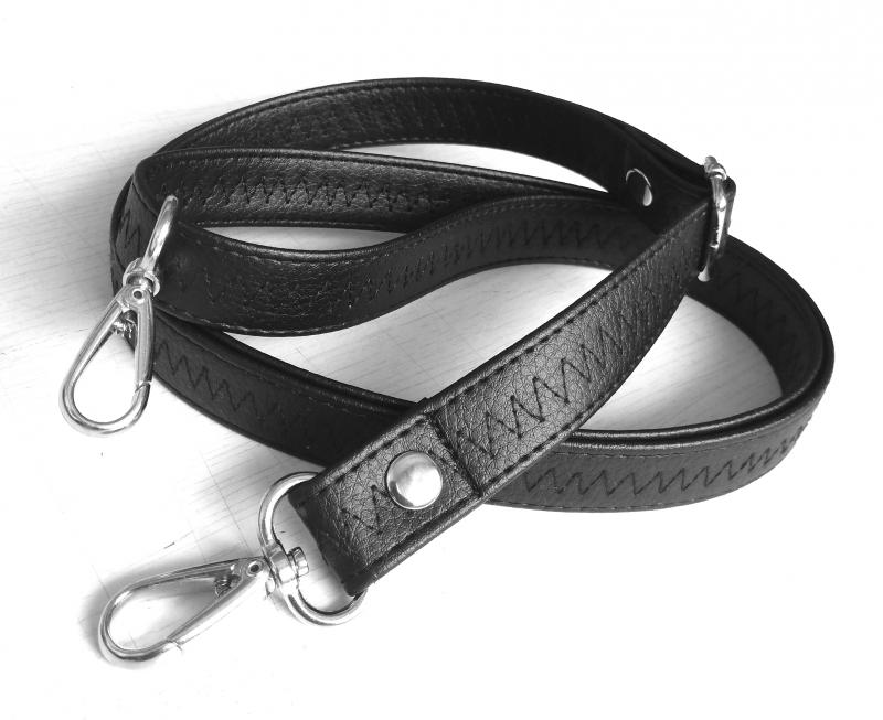 Állítható méretű fekete textilbőr táskafül nagy karabinerekkel szegecsekkel 2cm (m144)