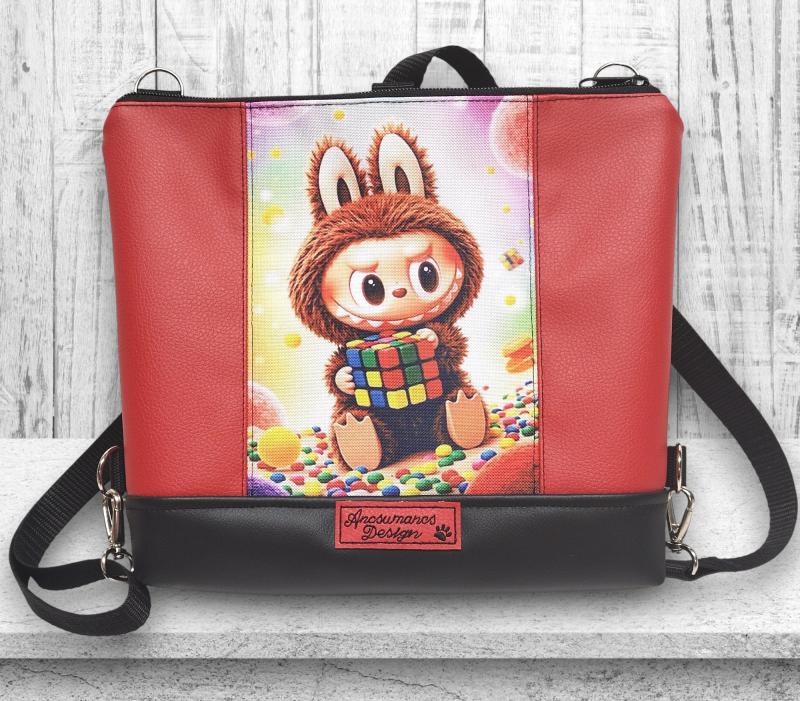 Bella 3in1 hátizsák oldaltáska 28x24cm - LABUBU piros fekete alapon