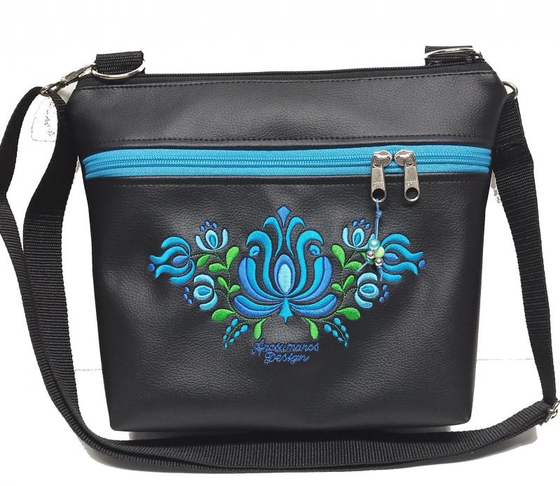 Bella crossbody oldaltáska 28x24cm - Hímzett Matyó mintás Hungarian Folkart28 fekete-türkiz