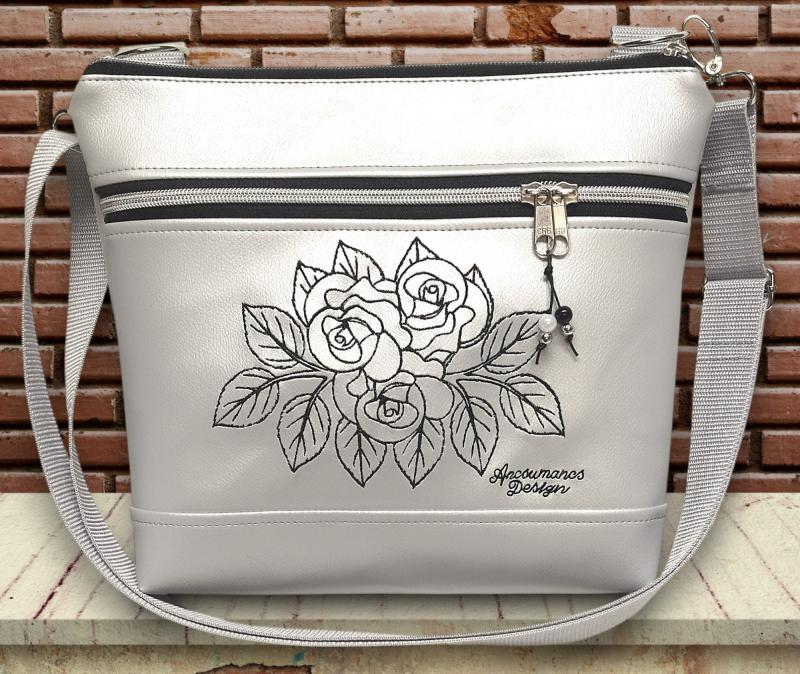 Bella crossbody oldaltáska 28x24cm - Hímzett rózsák ezüst alapon