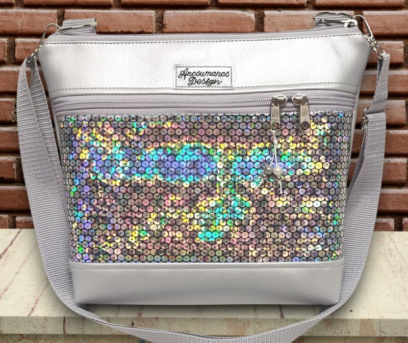 Boglárka részére! Bella crossbody oldaltáska 28x24cm - Ezüst alapon Flitter hologramos