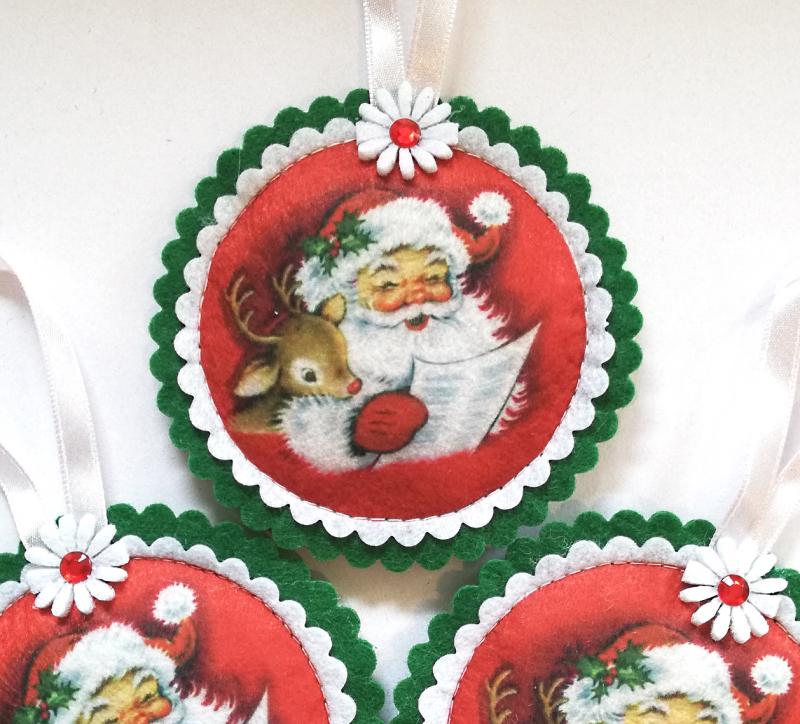 Dekoratív kézműves filc karácsonyfadísz dekoráció - Télapó kis rénszarvassal