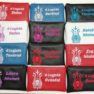 A Legjobb Tanárnő Hímzett neszi,pénztárca,telótartó választható színben