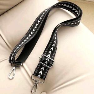 Állítható méretű designer táska vállpánt karabinerekkel 3,8cm black and white 030