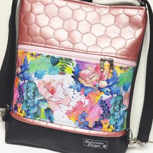 Aquarell virágok fekete rose alapon 3in1 textilbőr hátizsák oldaltáska