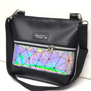 Bella crossbody oldaltáska  28x24cm - Elegáns fekete lézerhologram