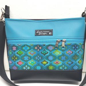 Bella Midi crossbody oldaltáska övtáska 26x21cm - Türkiz álom