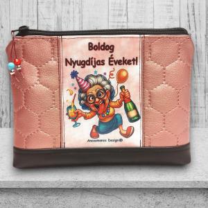 Boldog nyugdíjas éveket! 01 - Nagyméretű nyomtatott panellal díszített vízálló talpas textilbőr neszesszer