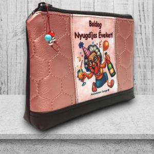 Boldog nyugdíjas éveket! 01 - Nagyméretű nyomtatott panellal díszített vízálló talpas textilbőr neszesszer