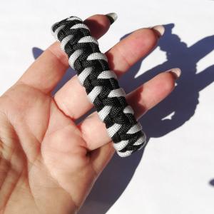 CAGED SOLOMON férfi paracord karkötő fekete-ezüstszürke
