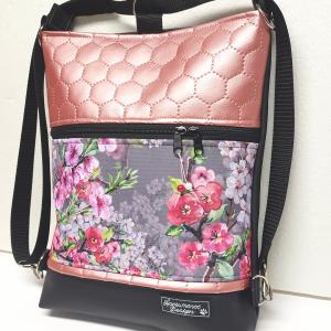 Cseresznyevirágok fekete rose alapon 3in1 textilbőr hátizsák oldaltáska