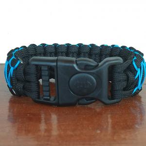 Designer túlélő paracord karkötő  biztonsági csattal COBRA RIDER STITCH Fekete kék(csuklóméret 18-18,5cm)