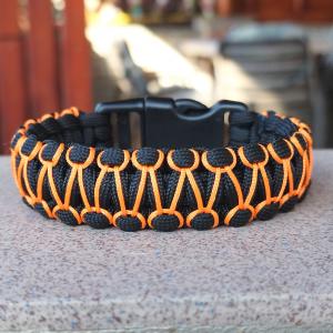 Designer túlélő paracord karkötő  biztonsági csattal COBRA RIDER STITCH KTM Fekete narancssárga (csuklóméret 19-20cm)