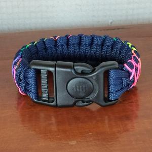Designer túlélő paracord karkötő  biztonsági csattal COBRA RIDER STITCH Navy kék szivárvány (csuklóméret 16-16,5cm)