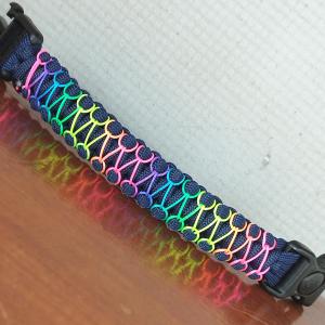 Designer túlélő paracord karkötő  biztonsági csattal COBRA RIDER STITCH Navy kék szivárvány (csuklóméret 16-16,5cm)