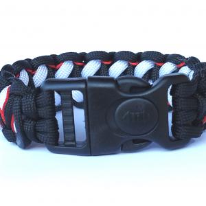 Designer túlélő paracord karkötő  biztonsági csattal DRAGON EYE STITCH fekete fehér piros (csuklóméret 19-20cm)