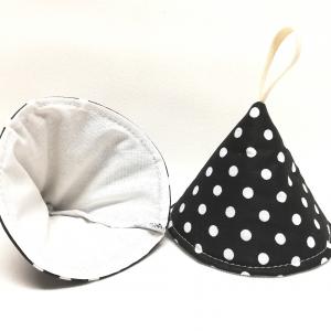 Edényfogó lábasfogó kúpocskák párban fekete-fehér pöttyös