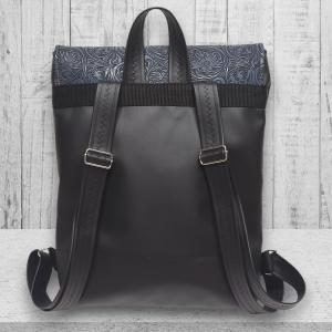 Elegáns fekete-3D platina - Bőrpántos fedélrészes pakolós Liza hátizsák 4 zsebbel 36x30x8cm