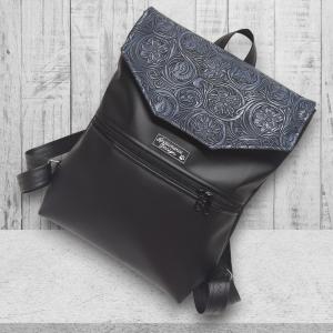 Elegáns fekete-3D platina - Bőrpántos fedélrészes pakolós Liza hátizsák 4 zsebbel 36x30x8cm