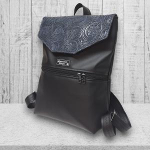 Elegáns fekete-3D platina - Bőrpántos fedélrészes pakolós Liza hátizsák 4 zsebbel 36x30x8cm