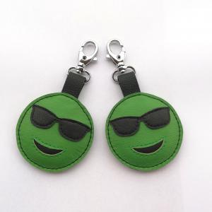 Emoji bőr kulcstartó táskadísz kabala karabinerrel vagány fiú