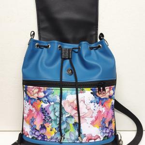 Fedélrészes zsinóros 3in1 hátizsák univerzális táska - Aquarell virágok kék fekete alapon