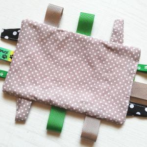 Focilabdás nyunyikendő címkerongyi 18X12cm