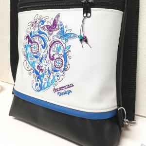 Heart butterfly hímzett 3in1 hátizsák univerzális táska fekete-fehér,kék-lila hímzéssel