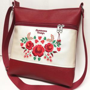 Hímzett 30x30-as pakolós válltáska oldaltáska bordó-pezsgő HungarianFolkart12