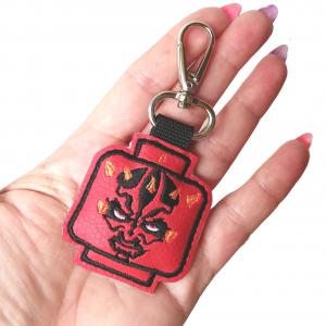 Hímzett Lego Star Wars Darth Maul kulcstartó karabinerrel