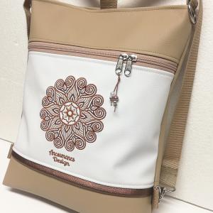 Hímzett mandalás 3in1 hátizsák univerzális táska drapp-fehér(mandala002)