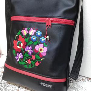 Hímzett matyó motívumos 3in1 hátizsák univerzális táska
