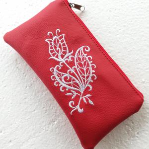 Hímzett népi motívumos telefontartó névvel vagy név nélkül 002 piros alapon fehér tulipán