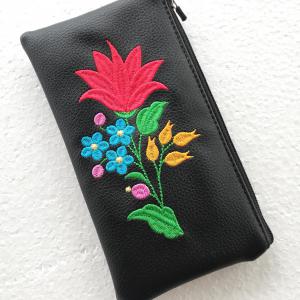 Hímzett népi motívumos telefontartó névvel vagy név nélkül 004