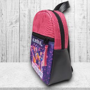 HUNTR/X-Huntrix  K-pop démonvadászok "DORINA-M" hátizsák fekete-pink 29x24x10