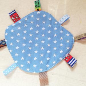 Kalózhajó cimkerongyi alvókendő kék csillagokkal