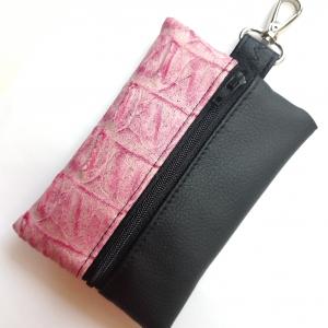 Karabineres felakasztható felemás textilbőr kulcscsomótartó, aprótartó, kártyatartó fekete-gyűrt rose
