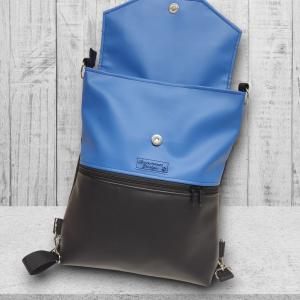 Kék virágos fedélrészes 3in1 hátizsák univerzális táska fekete-kék alapon