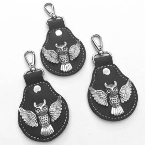 Kis Bagoly - Kézzel készített karabineres marhabőr kulcstartó