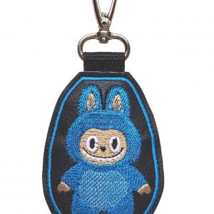 LABUBU hímzett kulcstartó táskadísz karabinerrel választható színben 8cm