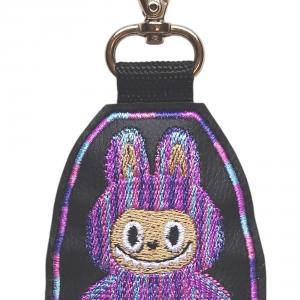 LABUBU hímzett kulcstartó táskadísz karabinerrel választható színben 8cm