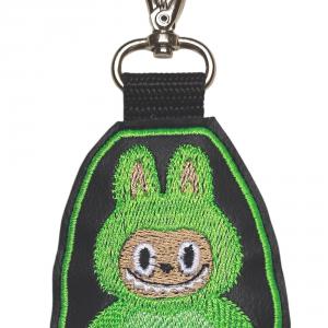 LABUBU hímzett kulcstartó táskadísz karabinerrel választható színben 8cm