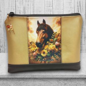 Lovas 01 - Nagyméretű nyomtatott panellal díszített vízálló talpas textilbőr neszesszer