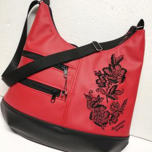 MAXI méretű hímzett sokzsebes textilbőr pakolós táska fekete-piros