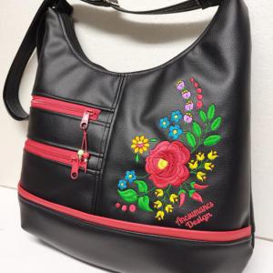 MAXI méretű hímzett sokzsebes textilbőr pakolós táska szett Hungarian Folkart06 textilbőr pánttal