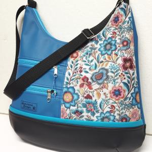 MAXI sokzsebes felemás textilbőr pakolós táska virágok kék fekete alapon