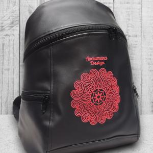 MAXIM BackPack L hátizsák - Elegáns fekete hímzett piros mandalával heveder pántokkal 36x30x16