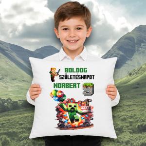 Neves Díszpárna 35x35cm - Boldog Születésnapot Mine001 névvel